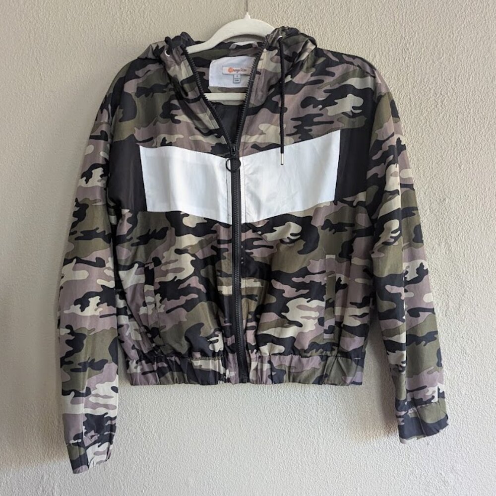🧥 Orange Kiss Camo Zip-Up Jacket – Size Small